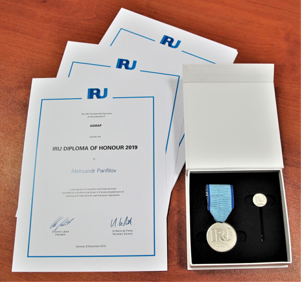 Водители, награжденные почетными дипломами и нагрудными знаками IRU в 2019 году Водители, награжденные почетными дипломами и нагрудными знаками IRU в 2019 году
