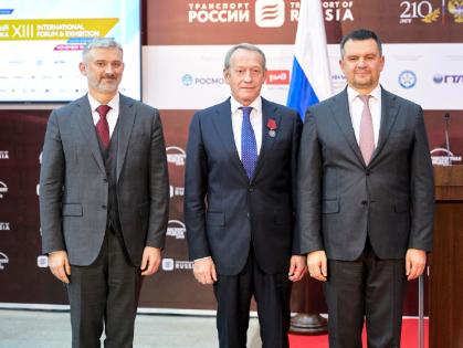Указом Президента Российской Федерации А. Н. Курушин награжден медалью ордена «За заслуги перед Отечеством» II степени Указом Президента Российской Федерации А. Н. Курушин награжден медалью ордена «За заслуги перед Отечеством» II степени